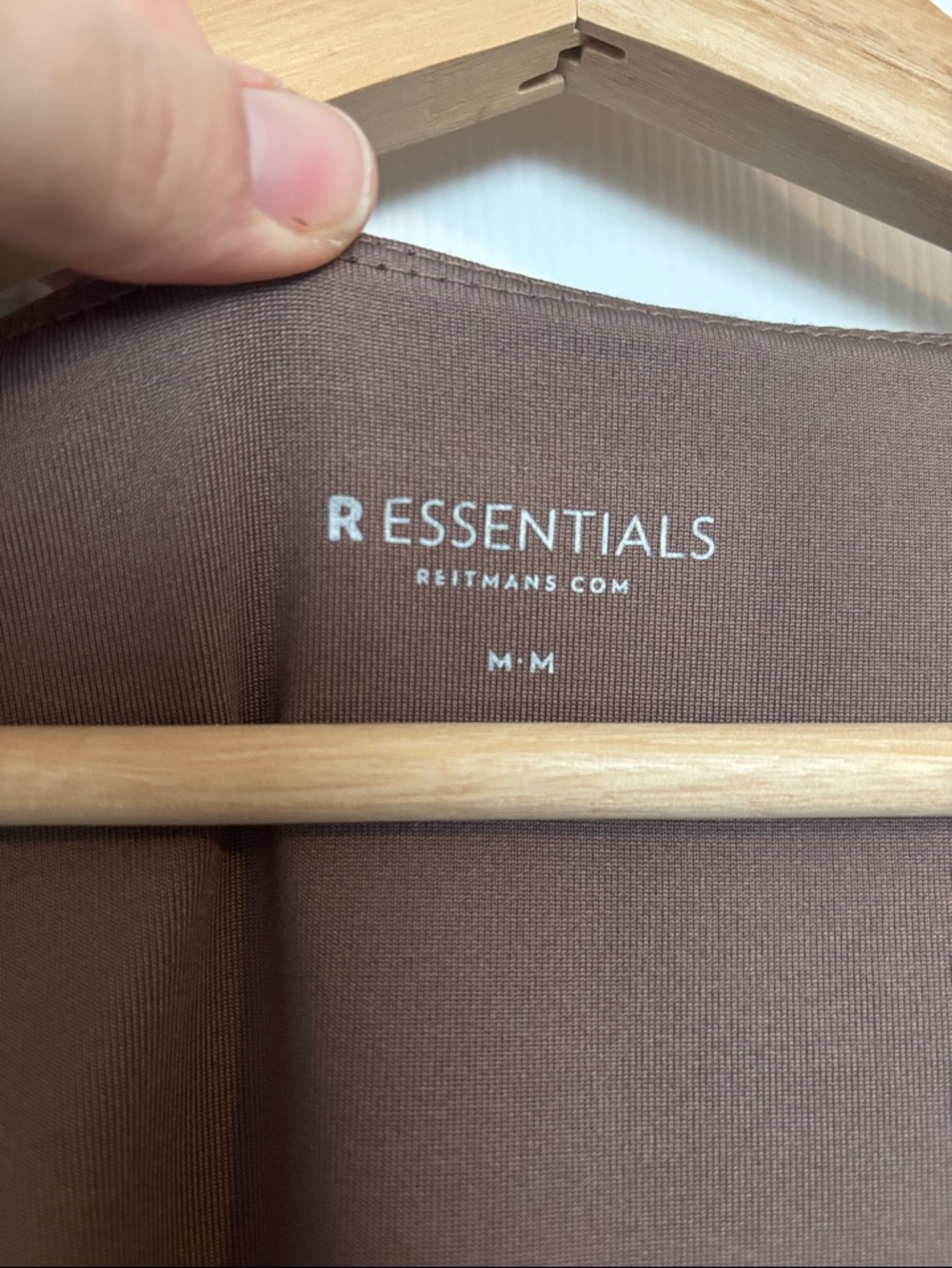 Reitmans R Essentials basic scoop neck tank top - Picture 2 of 6